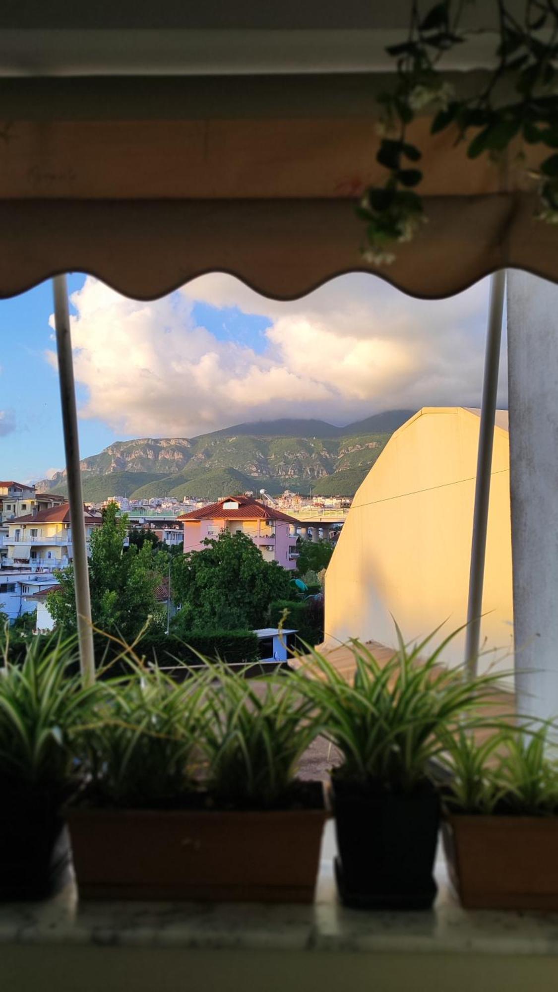 Lägenhet Warm Wooden Escape, Cozy & Elegant Tirana